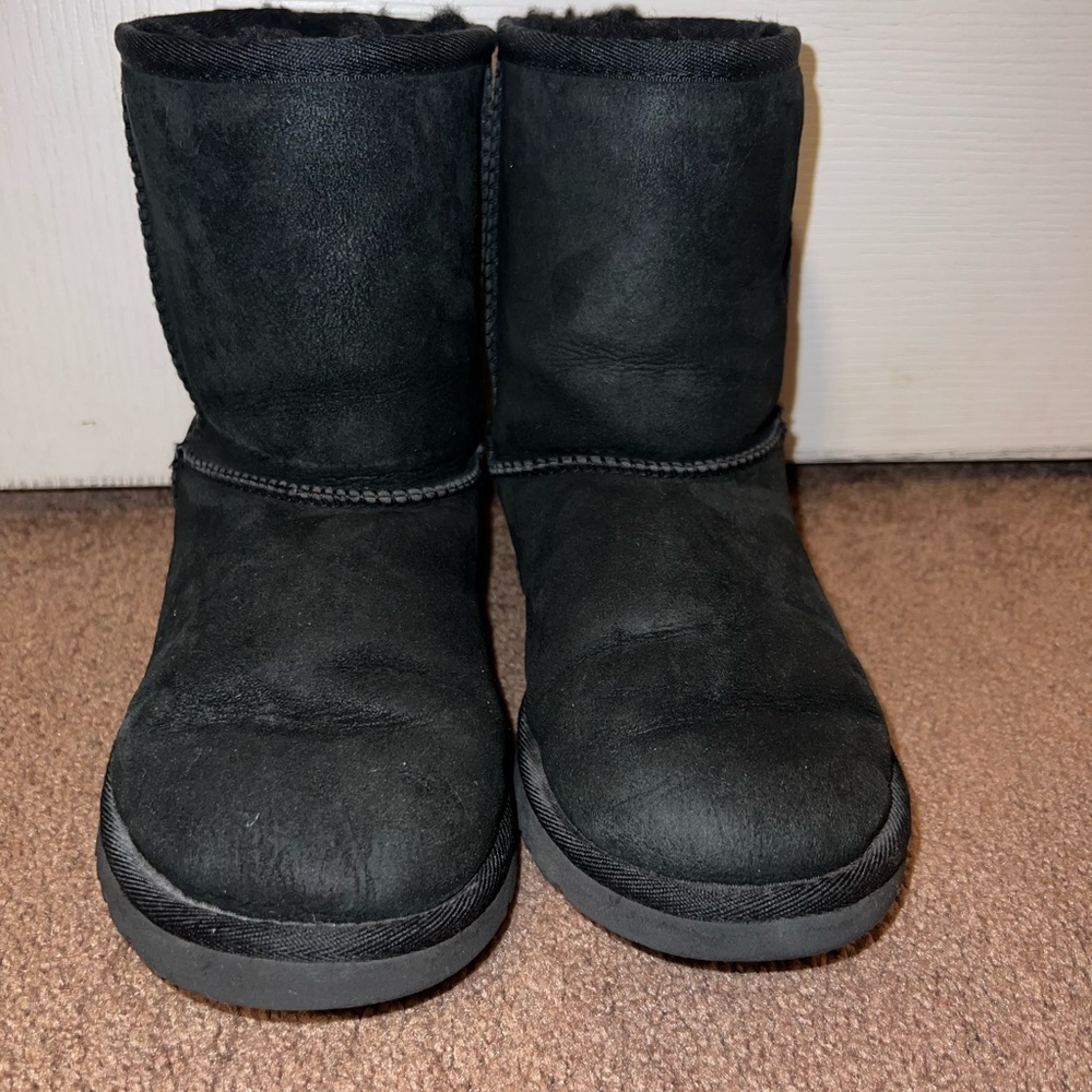 UGG Classic ll Boot -Big Kid-Black